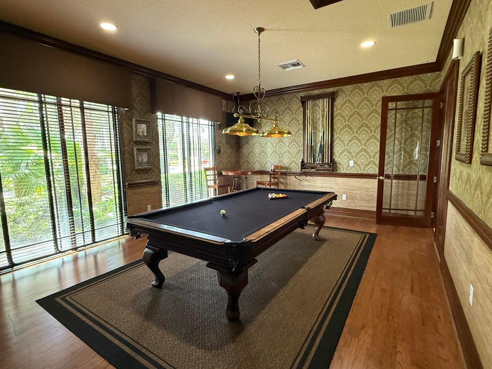 For Rent: $2,450 (3 beds, 2 baths, 1316 Square Feet)