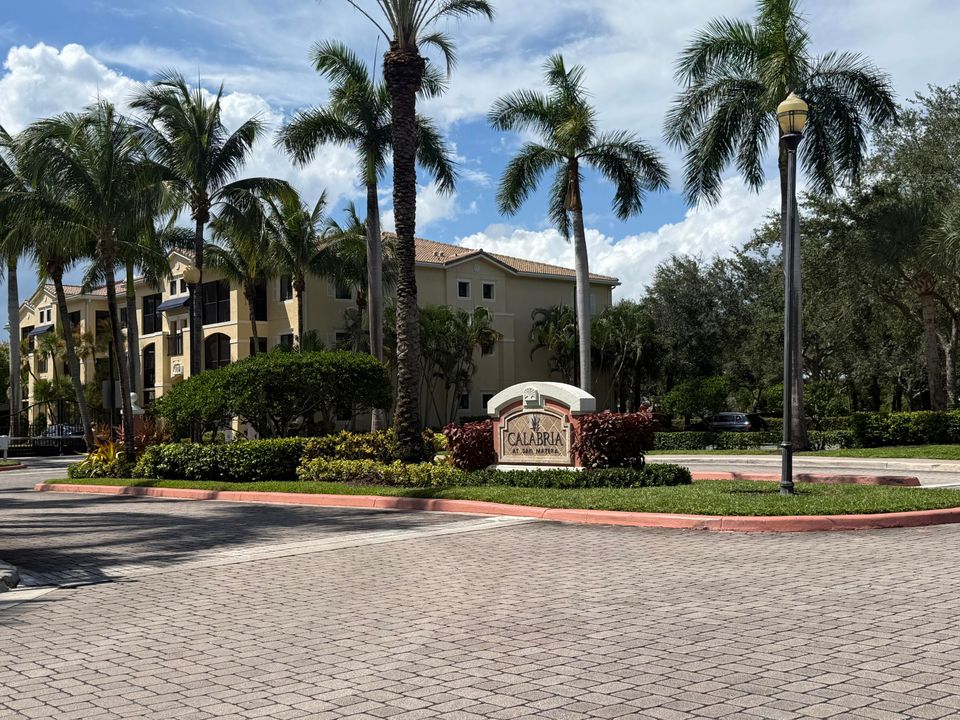 For Rent: $2,450 (3 beds, 2 baths, 1316 Square Feet)