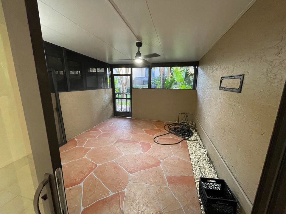 For Rent: $2,500 (2 beds, 2 baths, 1068 Square Feet)
