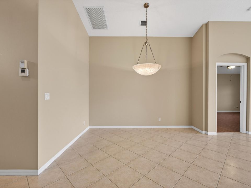 For Sale: $425,000 (3 beds, 2 baths, 1884 Square Feet)