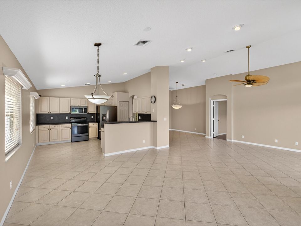 For Sale: $425,000 (3 beds, 2 baths, 1884 Square Feet)