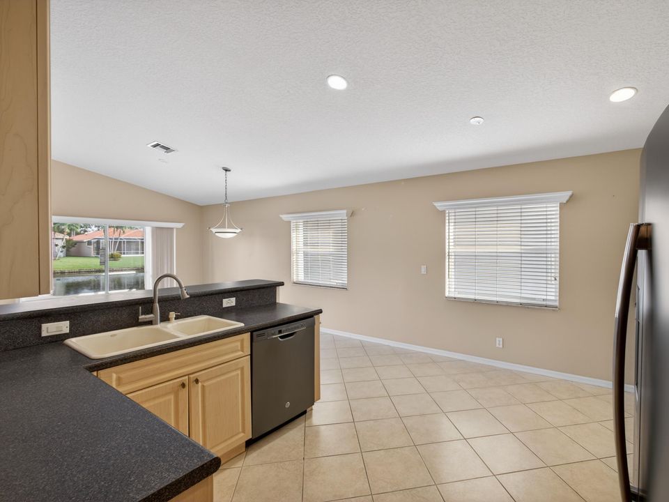 For Sale: $425,000 (3 beds, 2 baths, 1884 Square Feet)