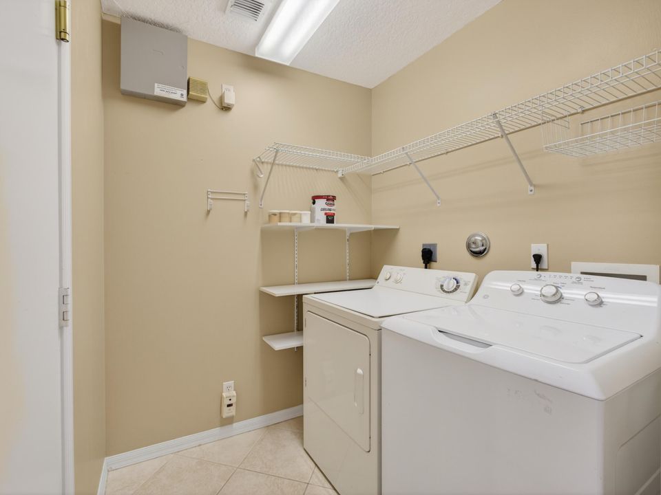 For Sale: $425,000 (3 beds, 2 baths, 1884 Square Feet)