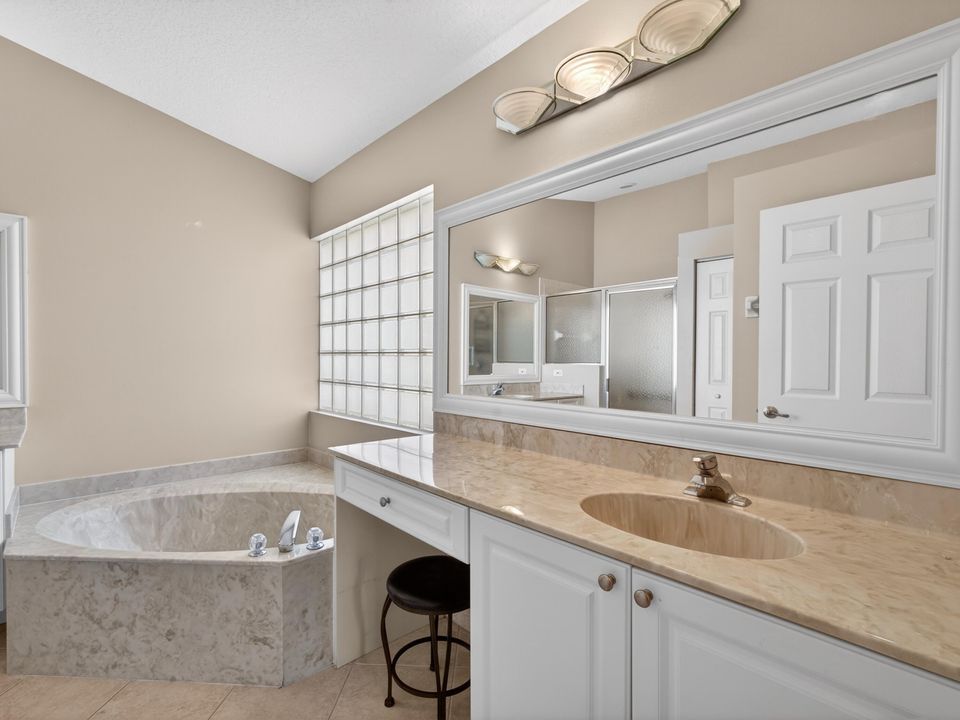 For Sale: $425,000 (3 beds, 2 baths, 1884 Square Feet)