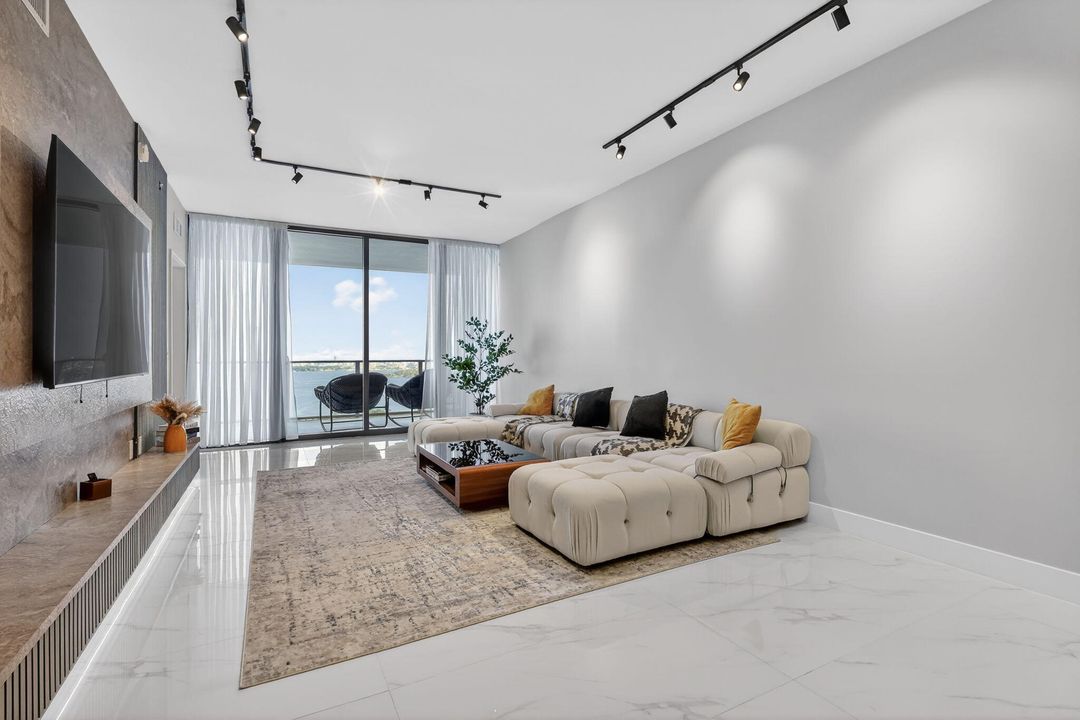 For Rent: $11,000 (3 beds, 3 baths, 1545 Square Feet)