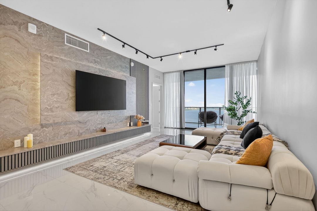 For Rent: $11,000 (3 beds, 3 baths, 1545 Square Feet)