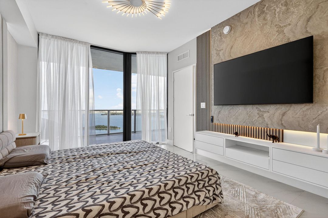 For Rent: $11,000 (3 beds, 3 baths, 1545 Square Feet)