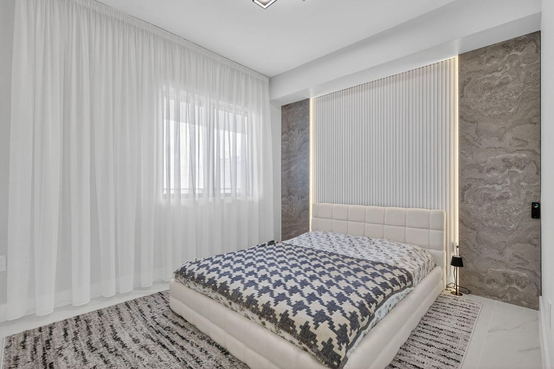 For Rent: $11,000 (3 beds, 3 baths, 1545 Square Feet)