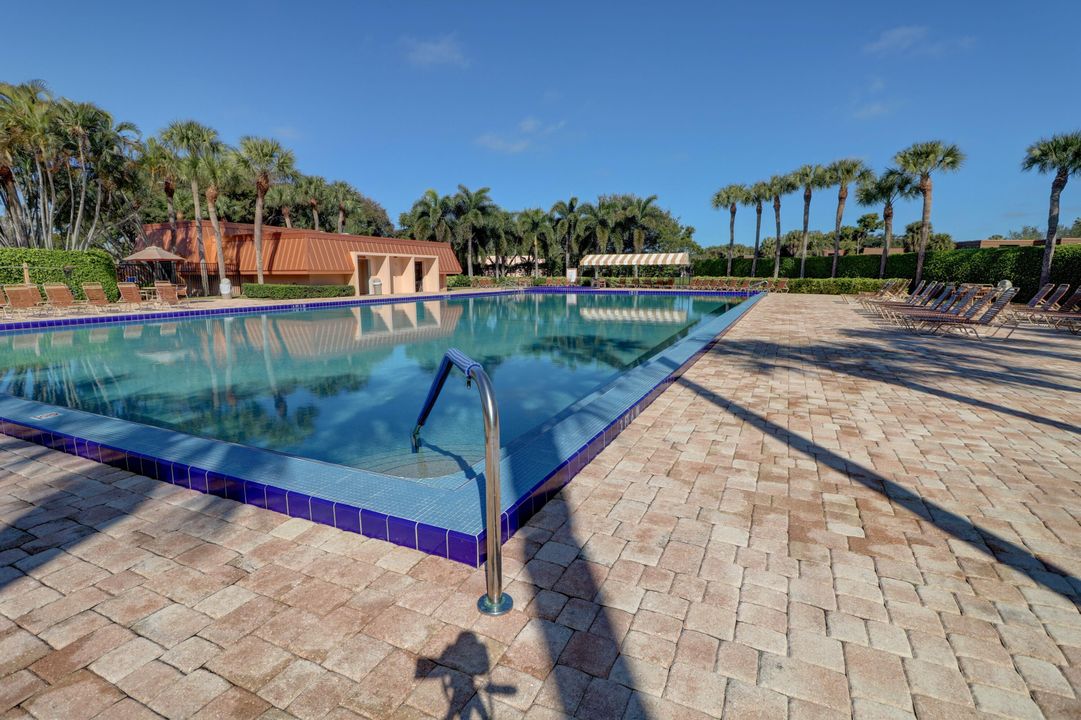 待售: $325,000 (2 贝兹, 2 浴室, 1236 平方英尺)