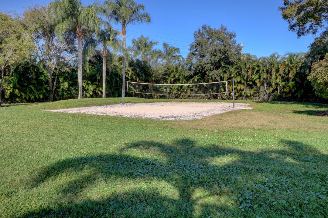 待售: $325,000 (2 贝兹, 2 浴室, 1236 平方英尺)