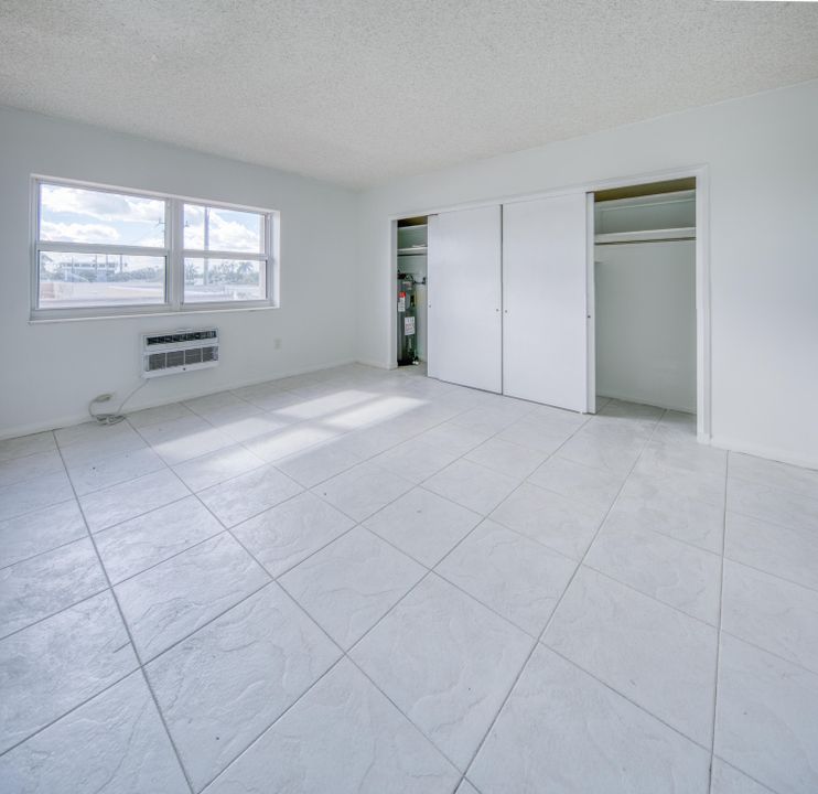 For Sale: $219,000 (1 beds, 1 baths, 550 Square Feet)