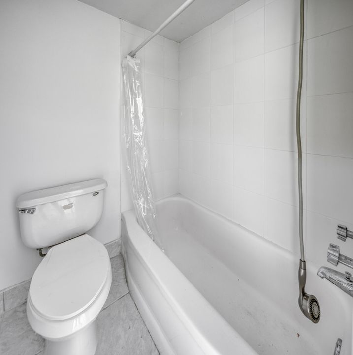 For Sale: $219,000 (1 beds, 1 baths, 550 Square Feet)