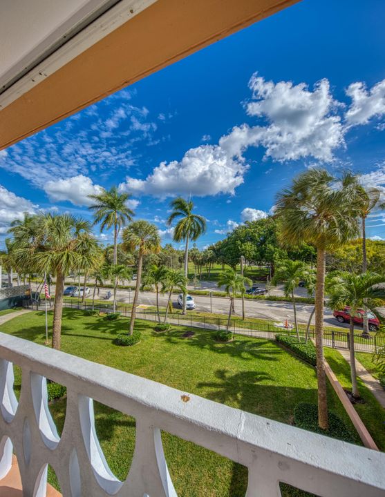 For Sale: $219,000 (1 beds, 1 baths, 550 Square Feet)