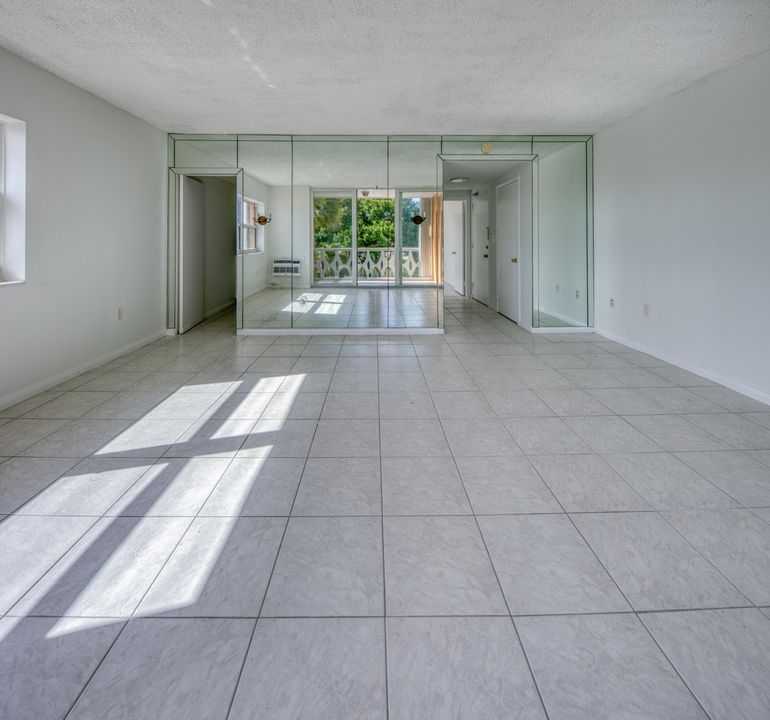 For Sale: $219,000 (1 beds, 1 baths, 550 Square Feet)