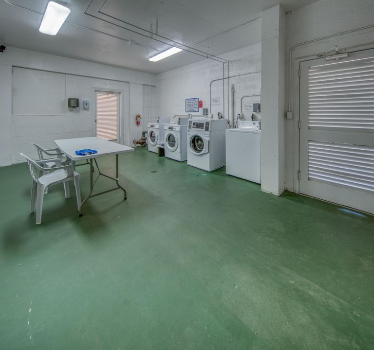 For Sale: $219,000 (1 beds, 1 baths, 550 Square Feet)