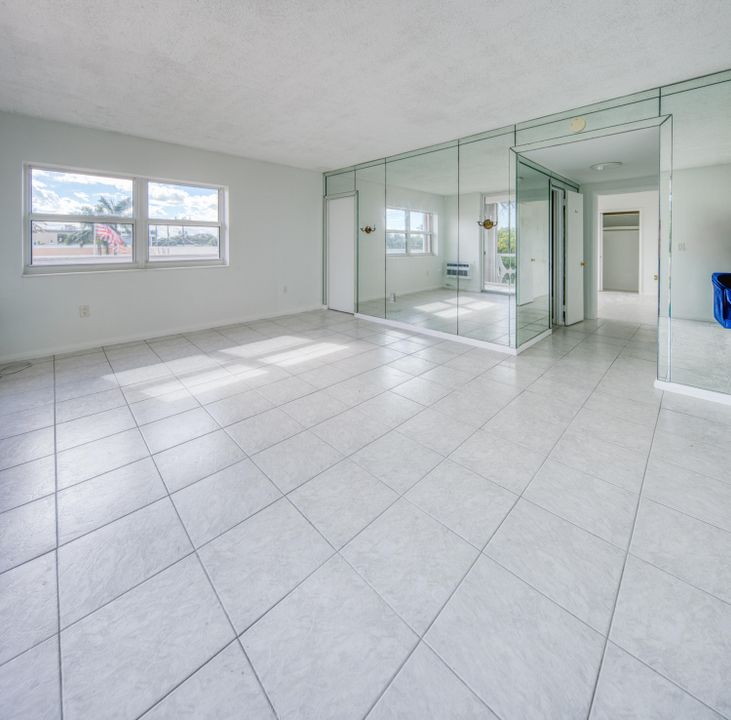 For Sale: $219,000 (1 beds, 1 baths, 550 Square Feet)