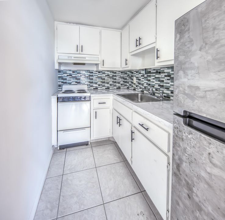 For Sale: $219,000 (1 beds, 1 baths, 550 Square Feet)