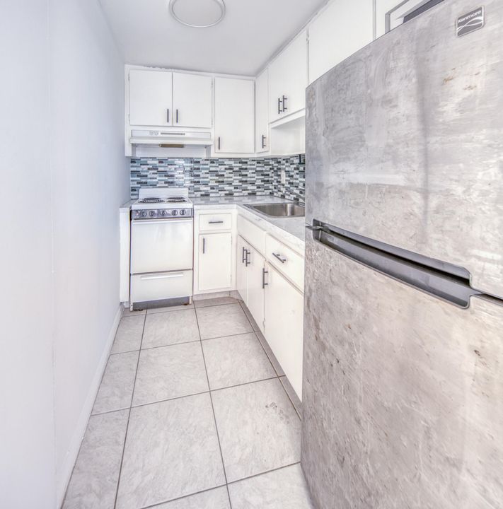 For Sale: $219,000 (1 beds, 1 baths, 550 Square Feet)