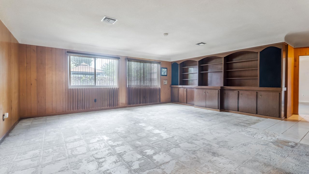 For Sale: $525,000 (4 beds, 2 baths, 2458 Square Feet)