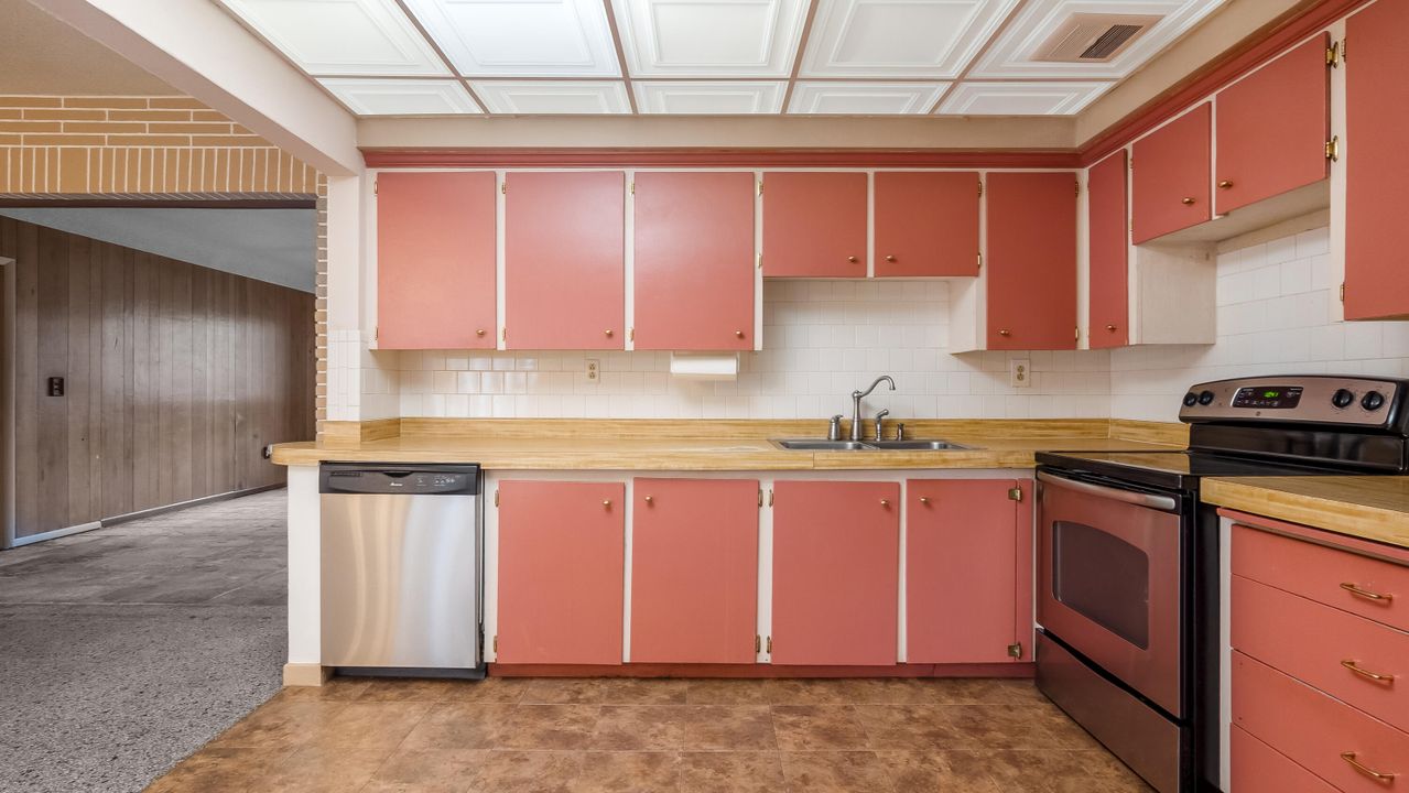 For Sale: $525,000 (4 beds, 2 baths, 2458 Square Feet)