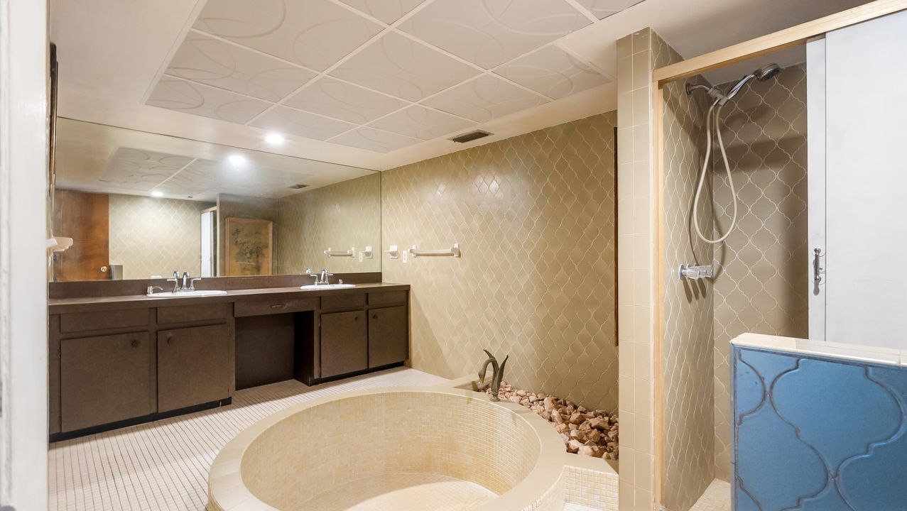 For Sale: $525,000 (4 beds, 2 baths, 2458 Square Feet)