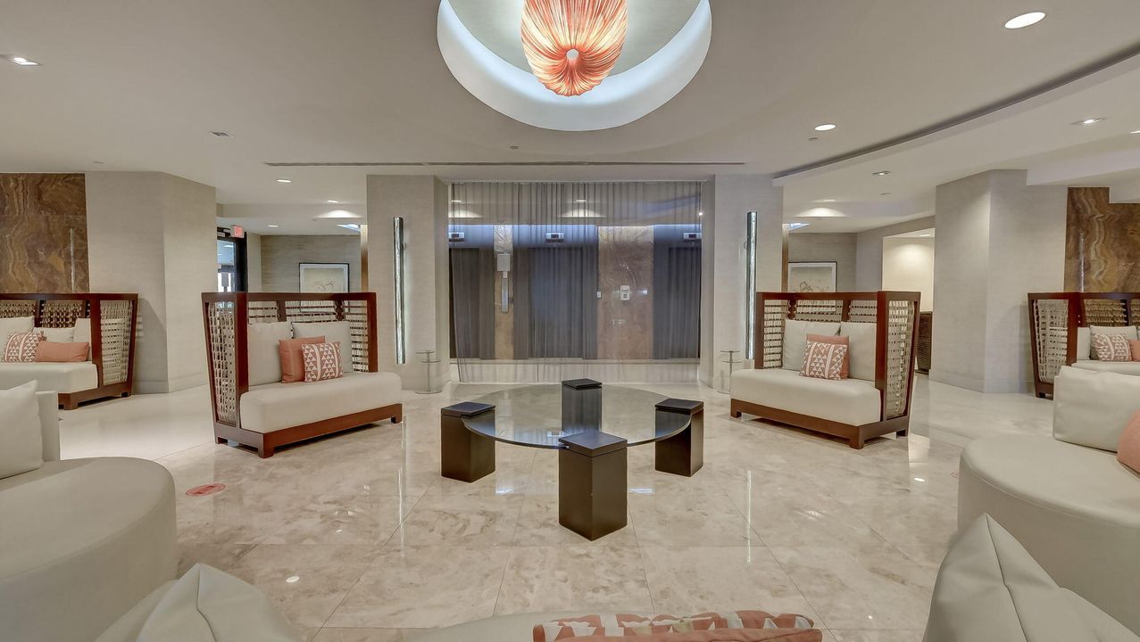 出租: $4,000 (2 贝兹, 2 浴室, 890 平方英尺)