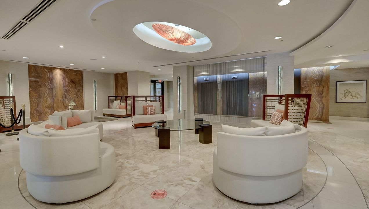 出租: $4,000 (2 贝兹, 2 浴室, 890 平方英尺)