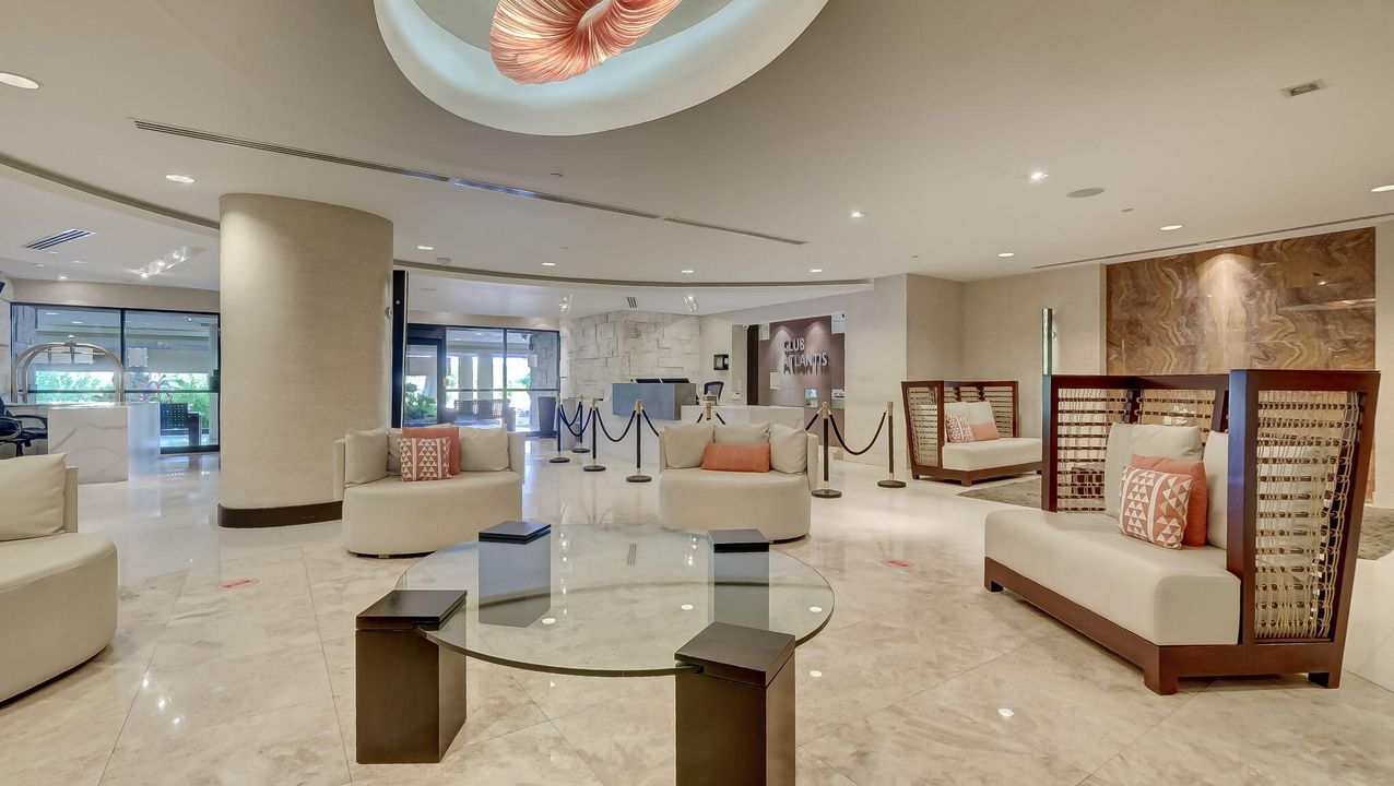 出租: $4,000 (2 贝兹, 2 浴室, 890 平方英尺)