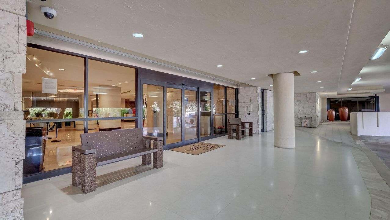 出租: $4,000 (2 贝兹, 2 浴室, 890 平方英尺)