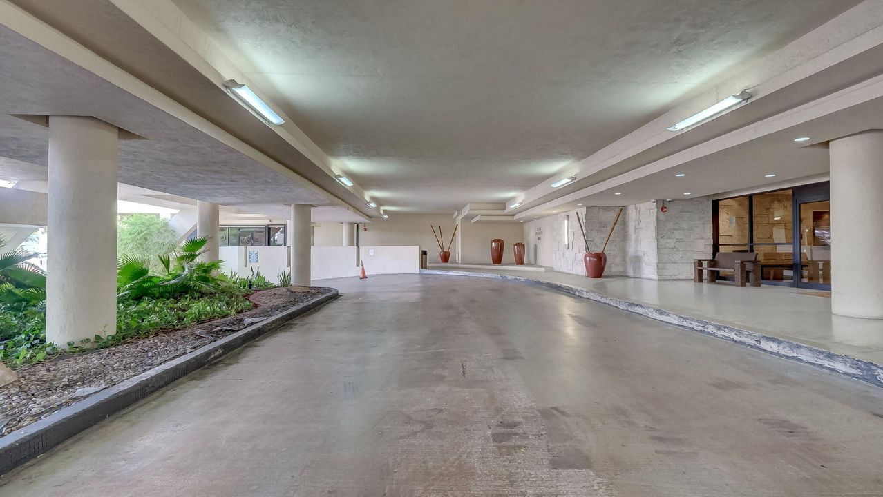 出租: $4,000 (2 贝兹, 2 浴室, 890 平方英尺)