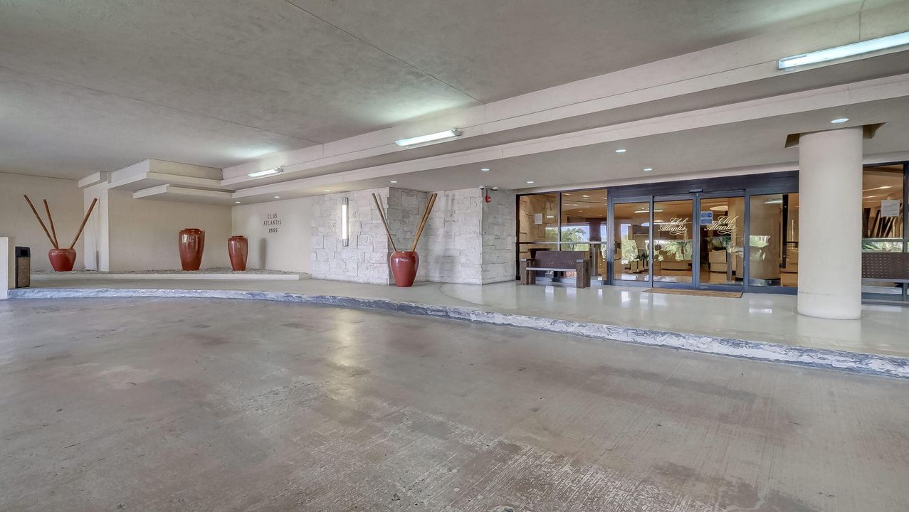 出租: $4,000 (2 贝兹, 2 浴室, 890 平方英尺)