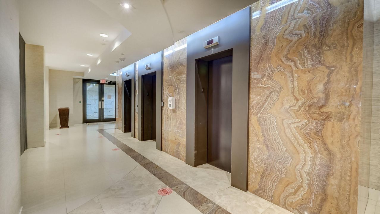 出租: $4,000 (2 贝兹, 2 浴室, 890 平方英尺)