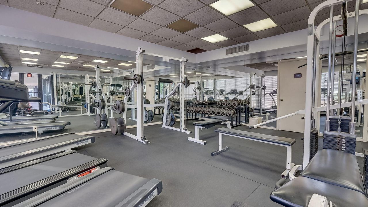 出租: $4,000 (2 贝兹, 2 浴室, 890 平方英尺)