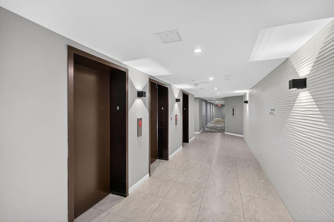 出租: $4,000 (2 贝兹, 2 浴室, 890 平方英尺)