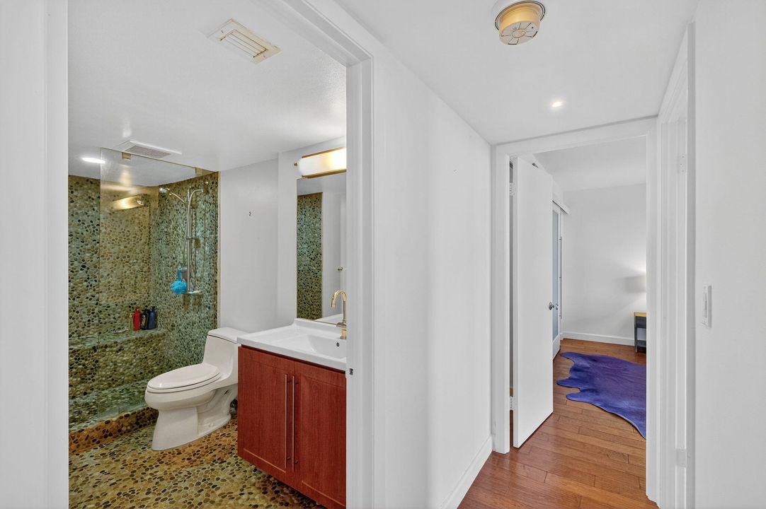 出租: $4,000 (2 贝兹, 2 浴室, 890 平方英尺)