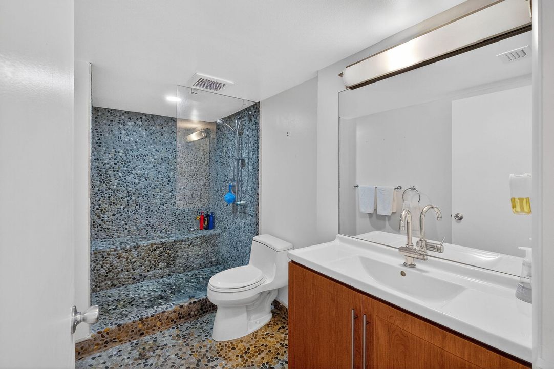 出租: $4,000 (2 贝兹, 2 浴室, 890 平方英尺)