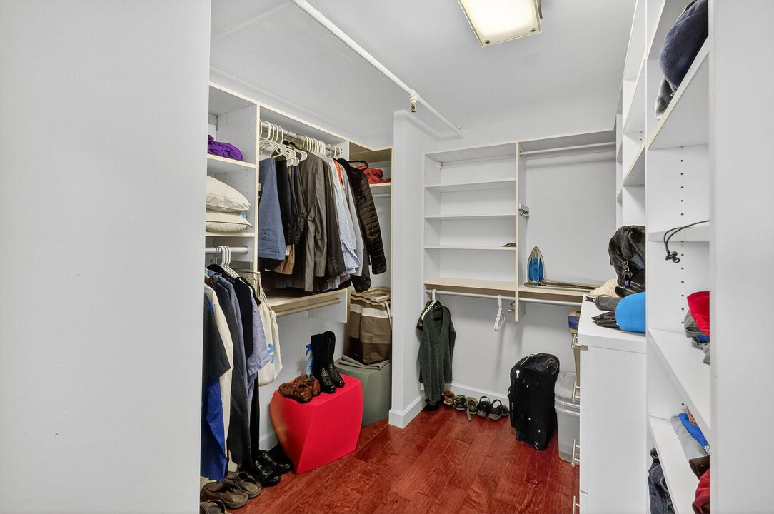 出租: $4,000 (2 贝兹, 2 浴室, 890 平方英尺)