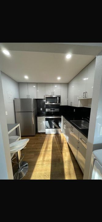 出租: $1,400 (1 贝兹, 1 浴室, 726 平方英尺)