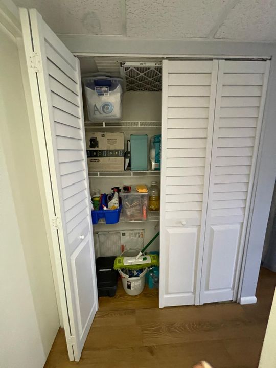 出租: $1,400 (1 贝兹, 1 浴室, 726 平方英尺)