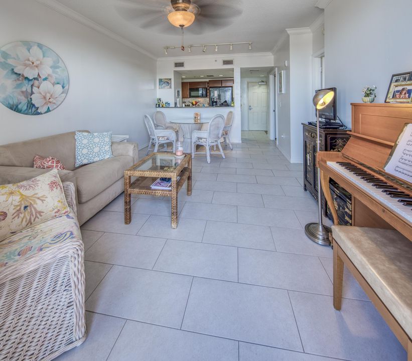 For Sale: $259,900 (1 beds, 1 baths, 665 Square Feet)