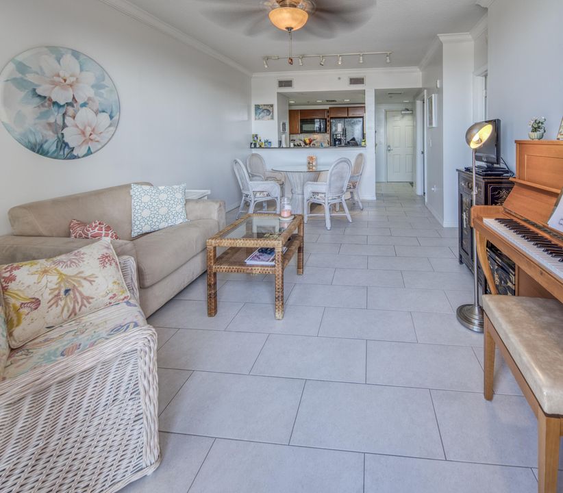 For Sale: $259,900 (1 beds, 1 baths, 665 Square Feet)