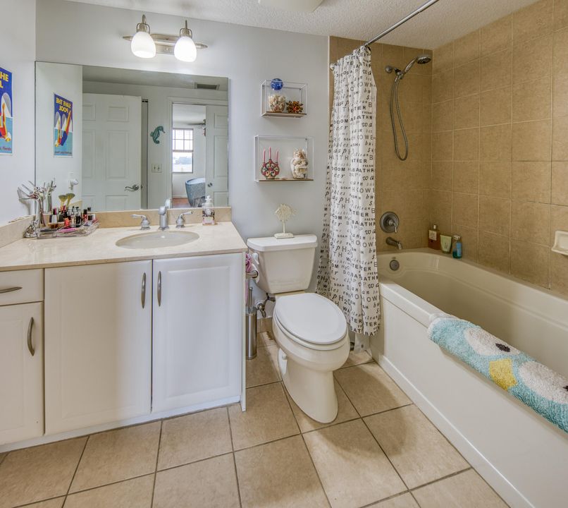 For Sale: $259,900 (1 beds, 1 baths, 665 Square Feet)