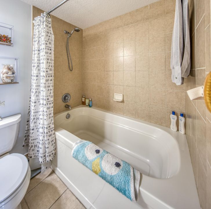 For Sale: $259,900 (1 beds, 1 baths, 665 Square Feet)