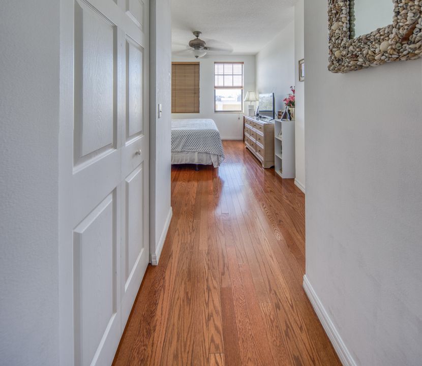 For Sale: $259,900 (1 beds, 1 baths, 665 Square Feet)