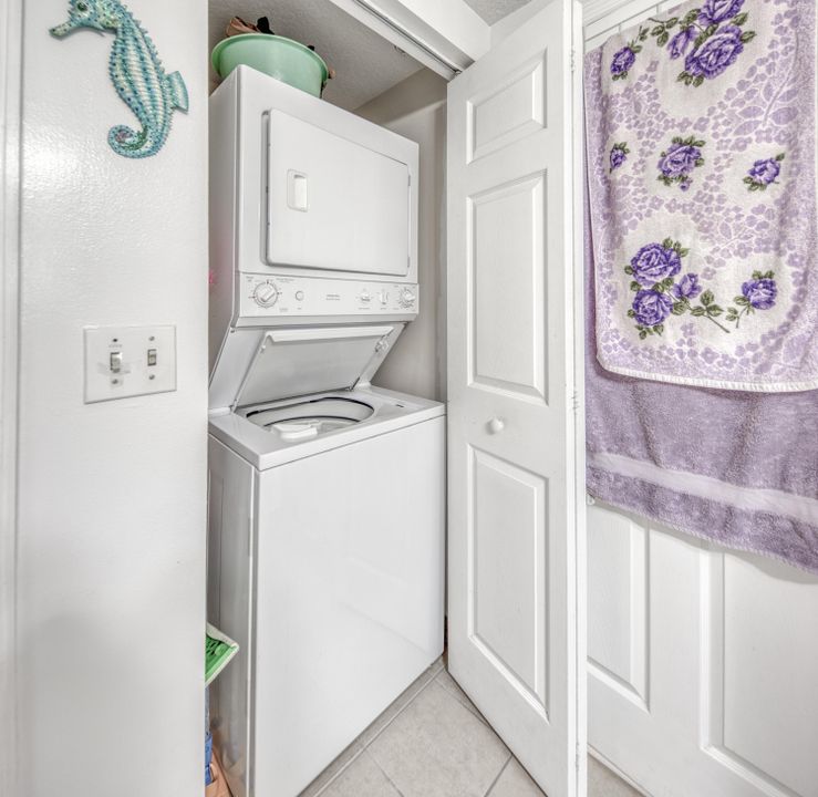 For Sale: $259,900 (1 beds, 1 baths, 665 Square Feet)