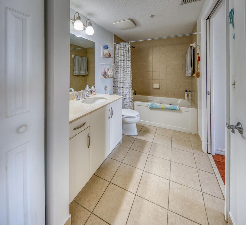 For Sale: $259,900 (1 beds, 1 baths, 665 Square Feet)