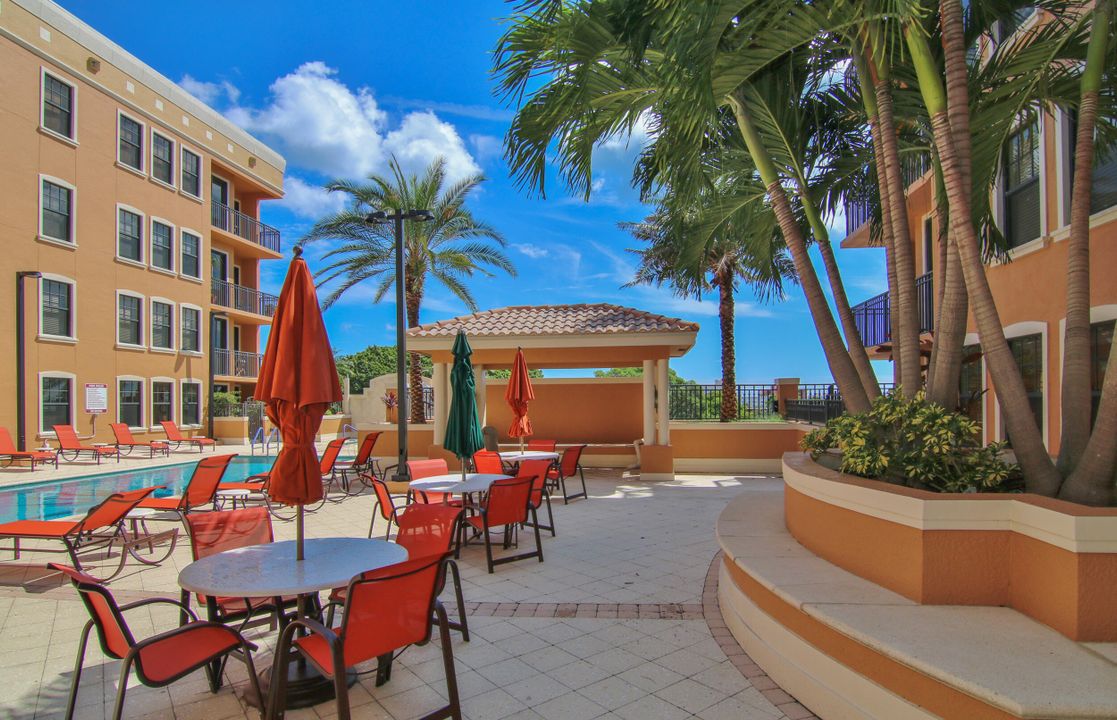 For Sale: $259,900 (1 beds, 1 baths, 665 Square Feet)