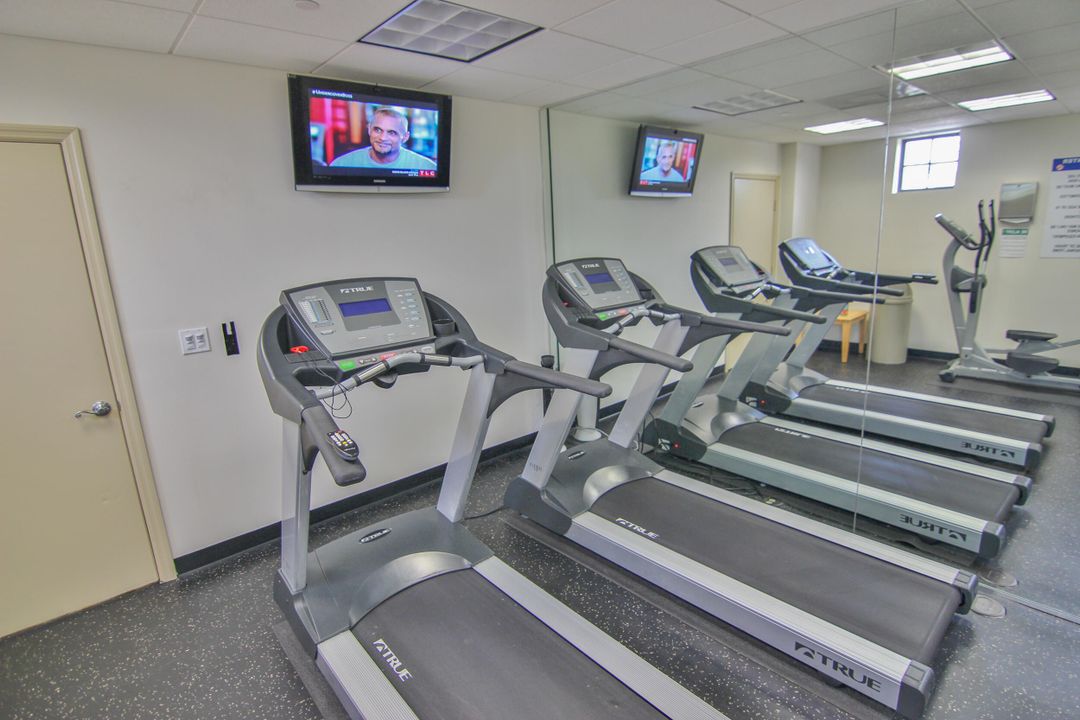 For Sale: $259,900 (1 beds, 1 baths, 665 Square Feet)