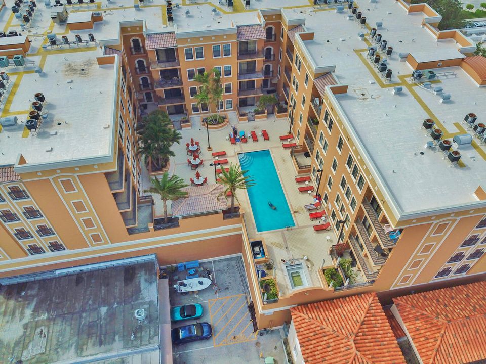 For Sale: $259,900 (1 beds, 1 baths, 665 Square Feet)