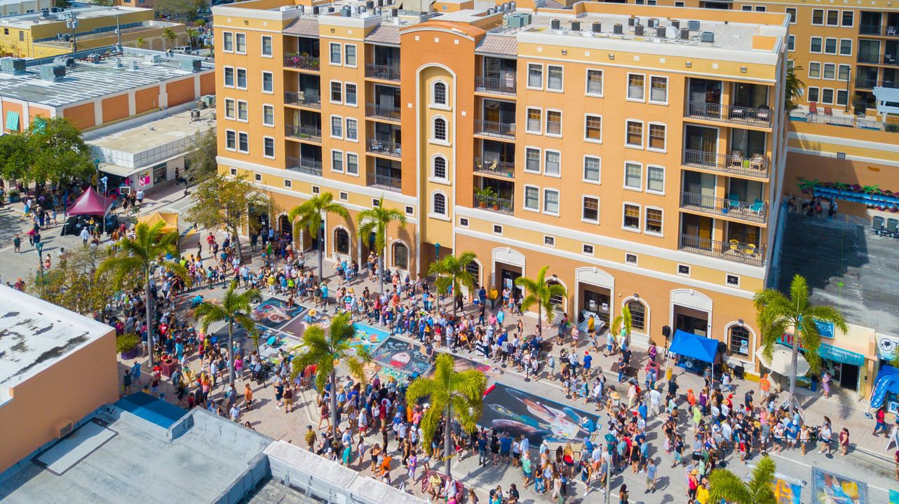 For Sale: $259,900 (1 beds, 1 baths, 665 Square Feet)